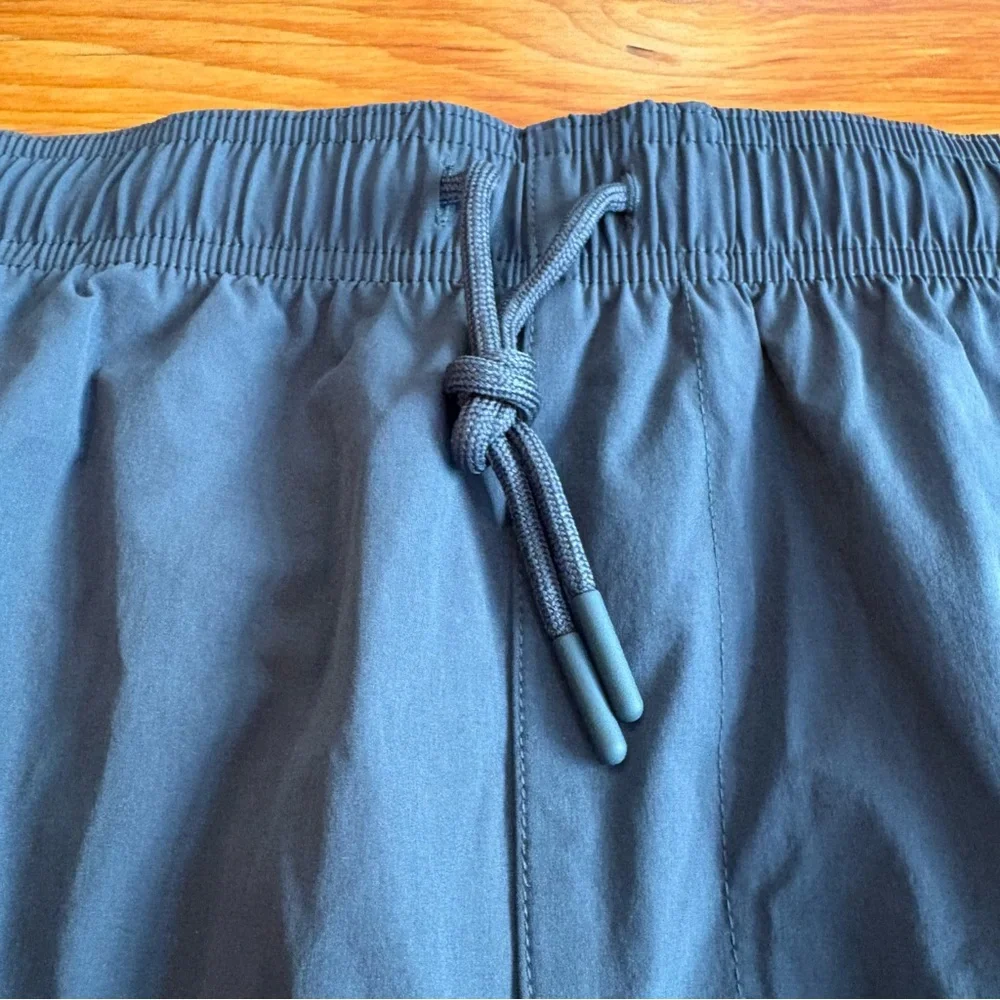 NWT‎ VRST Men's Athletic Shorts in Gray drawstring zip pocket lined 2X new